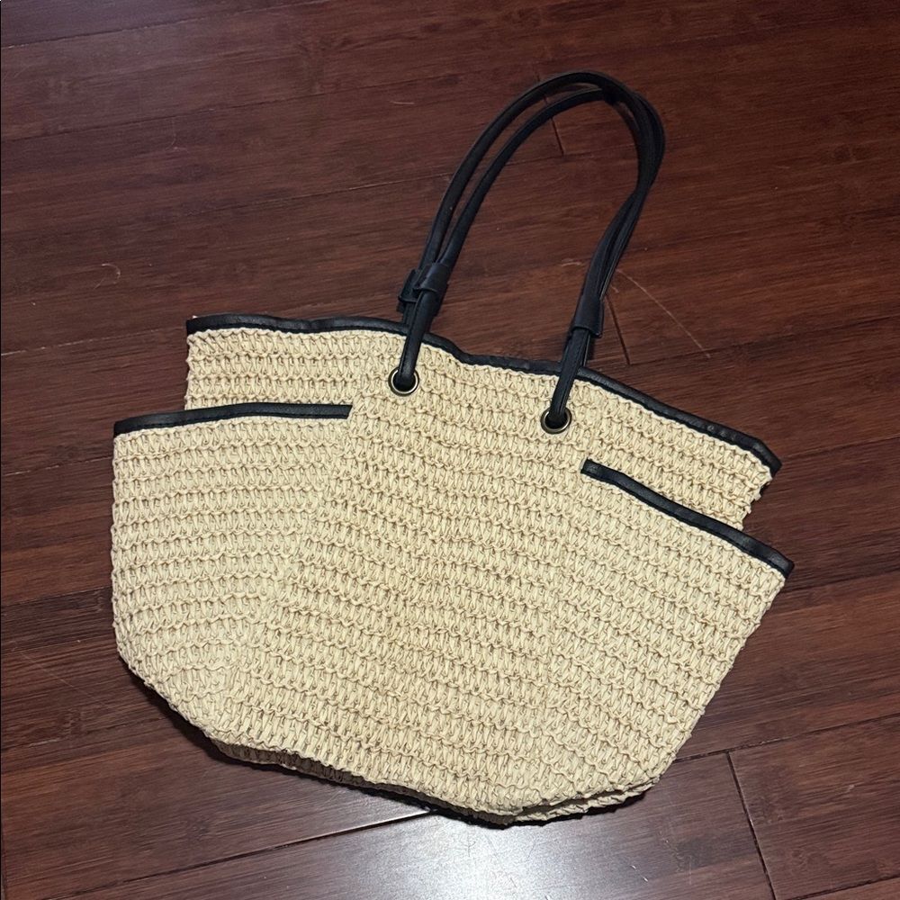 Stylish Tan and Black Women's Tote Bag Leather Strap Large Tote Zip Top NWT